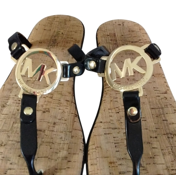 Michael Kors Black and Gold Patent Leather T-Strap Sandals Size 8 - Picture 2 of 12